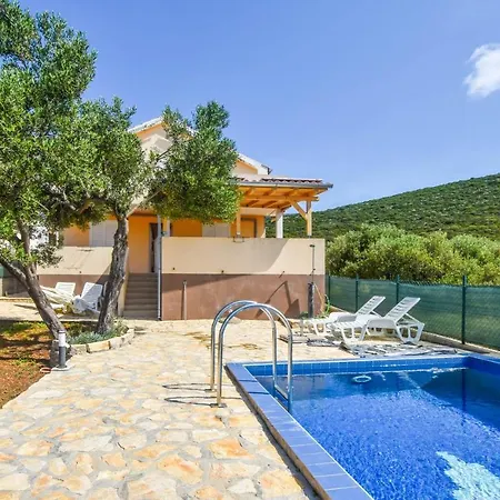 House Quercus Ferienhaus *