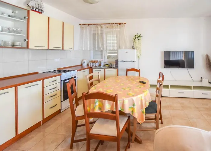 House Quercus * Dobropoljana