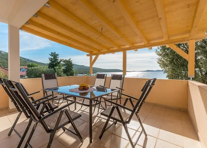 House Quercus * Dobropoljana