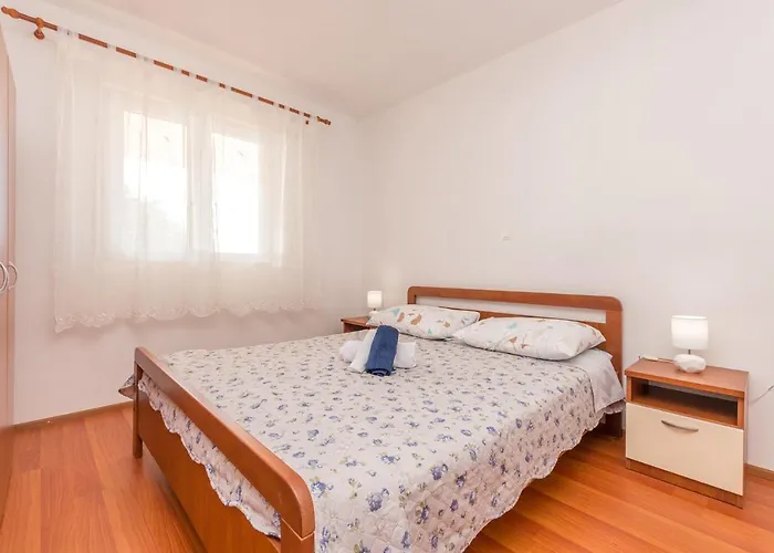 House Quercus Vikendica