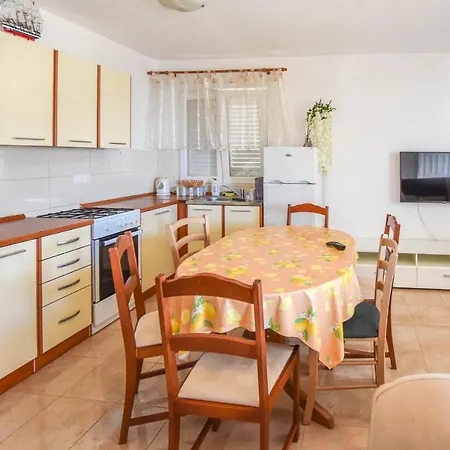 House Quercus * Dobropoljana