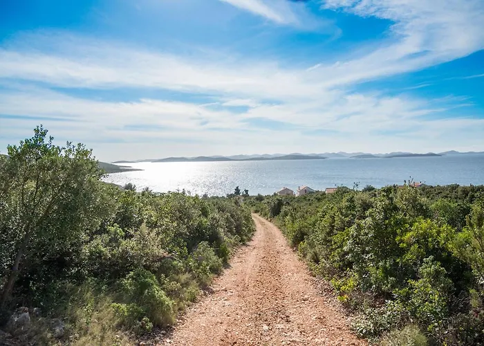 Semesterbostad House Quercus *