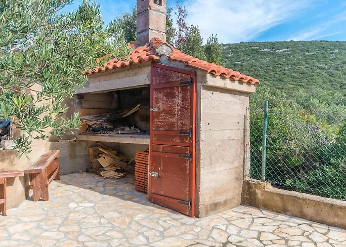 House Quercus * Dobropoljana